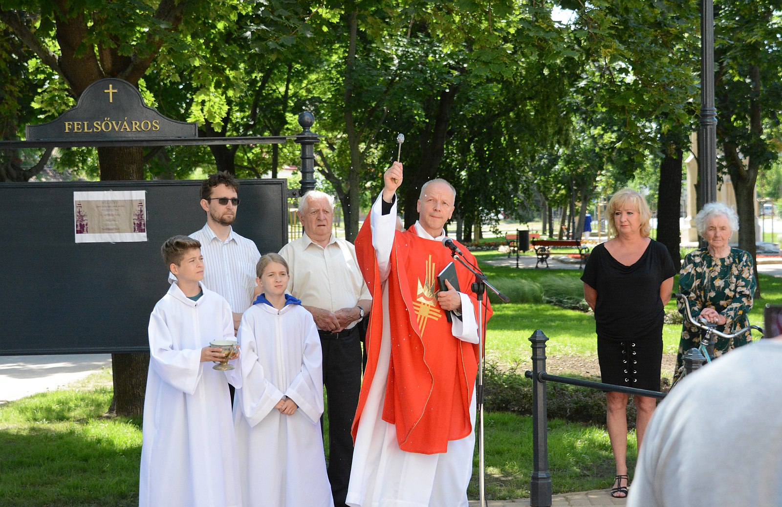 Elkészült és átadták a felújított Szent Sebestyén teret